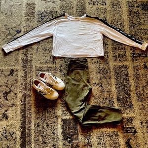 Fashionable Hollister crop top